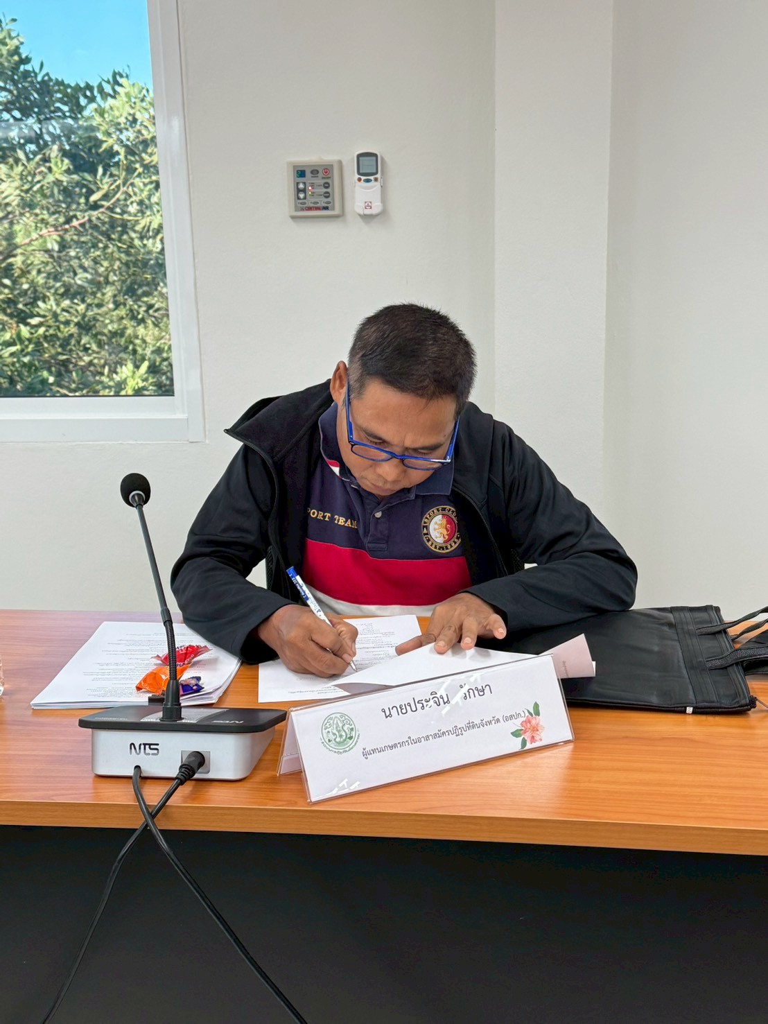 title - ส.ป.ก.จันทบุรี จัด﻿ฝึกอบรมโครงการพัฒนาผู้แทนเกษตรกร กิจกรรมพัฒนาผู้แทนเกษตรกรในเขตปฏิรูปที่ดิน ปีงบประมาณ พ.ศ. 2569 หลักสูตร การเพิ่มทักษะและเพิ่มประสิทธิภาพการดำเนินงานอาสาสมัครปฏิรูปที่ดินเพื่อเกษตรกรรม (อสปก.) โดยจัดฝึกอบรมผ่านทางระบบอิเล็กทรอนิกส์ โปรแกรม Zoom meeting 